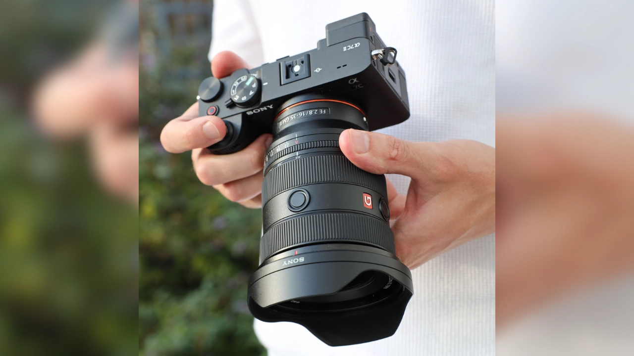To Set Up a DSLR to Take Photos of the Stars - Choose the Right Lens (Wide-Angle, Fast Aperture)