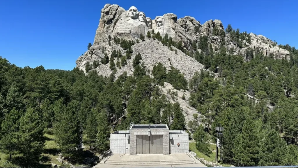 Outdoor Vacation with a Toddler in Mount Rushmore, South Dakota – Stroller-Friendly Strolls