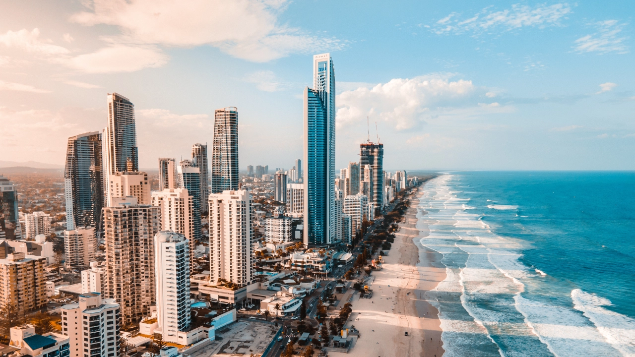Summer Vacation in Gold Coast – Surfing & Theme Parks