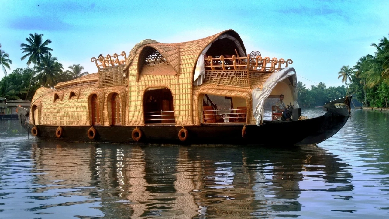 Summer Vacation in Kerala Backwaters – Relaxing Houseboat Trips